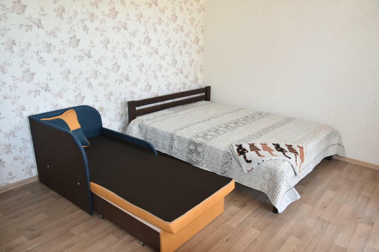 Три Кошки Hotel Csornomorszk Kültér fotó