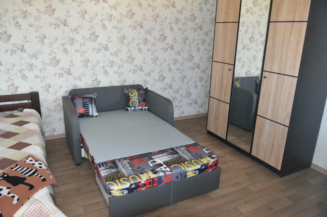 Три Кошки Hotel Csornomorszk Kültér fotó