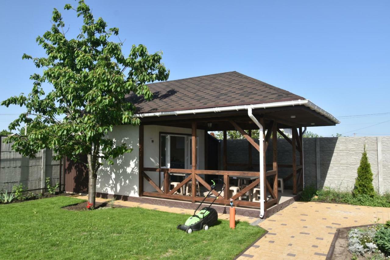 Три Кошки Hotel Csornomorszk Kültér fotó